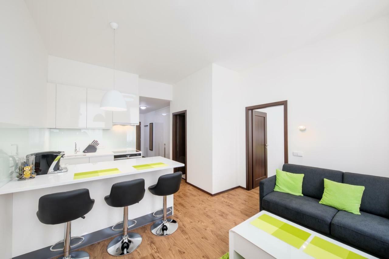 Near Centre With Parking Place Apartamento Praga